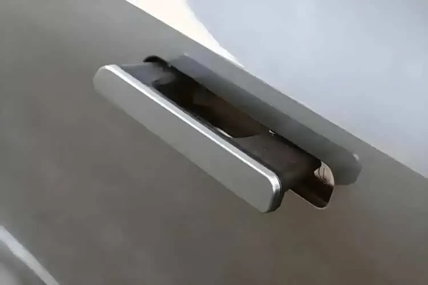 揭秘：中国强制禁改门把手，安全新规引关注