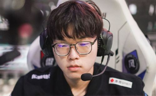 Bin哥Gala腹肌对决引热议，网友笑翻：黑白双方皆沉默！