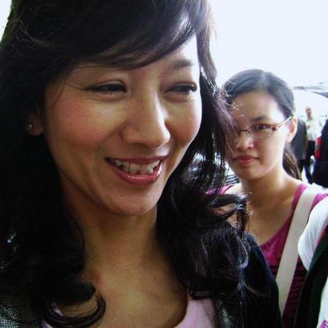 悉尼素颜照引热议:网友直言:普通路人级,颜值评价新视角 悉尼素颜照引热议:网友直言:普通路人级,颜值评价新视角