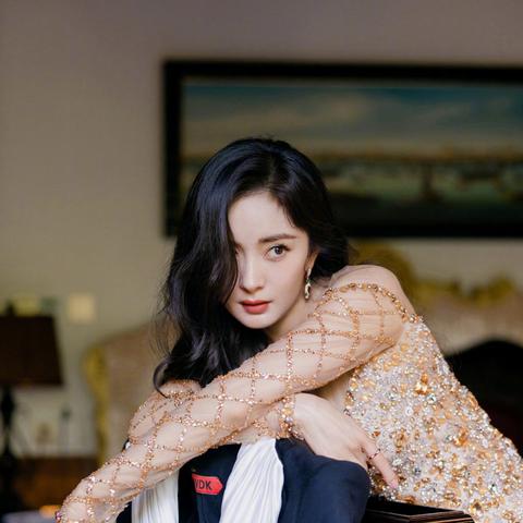 杨幂高定打游戏背后，明星电竞装备配置与品牌联名全解码