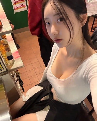 申才恩新视频，冰上流畅摇摆送飞吻 剑星体模惊艳瞬间