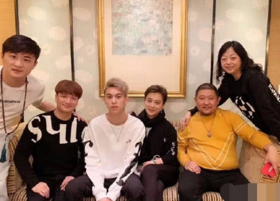 李玲玉儿子杰西现状大揭秘，混血星二代如何打破资源诅咒？