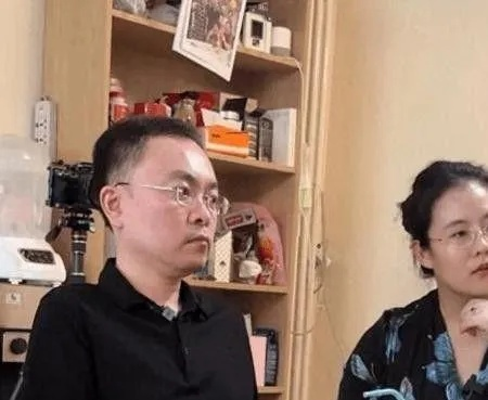 蔡磊一家三口发拜年视频 网友：看着状态有好转 希望奇迹发生