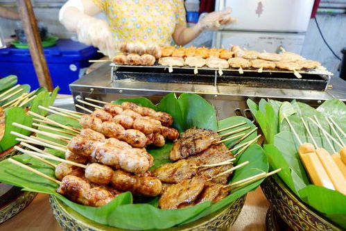 荠菜热狗是黑暗料理还是春季顶流？2025网红街头小吃实战配方全解析