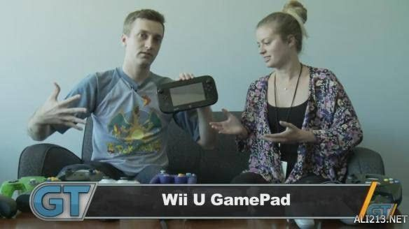 外网主播让别人用游戏手柄控制自己走路 效果惊人