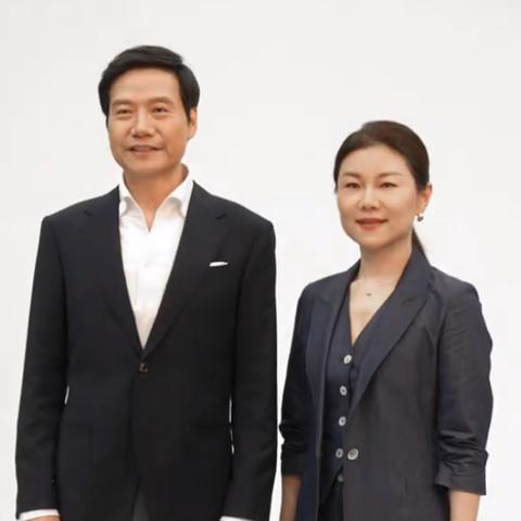 雷军力荐小米汽车拍全家福引热议，网友，30万车这瞬间值29万