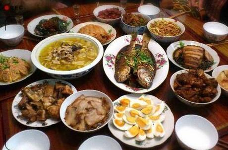 女子回应上门做年夜饭月入4.5万质疑，春节10天能挣2.5万