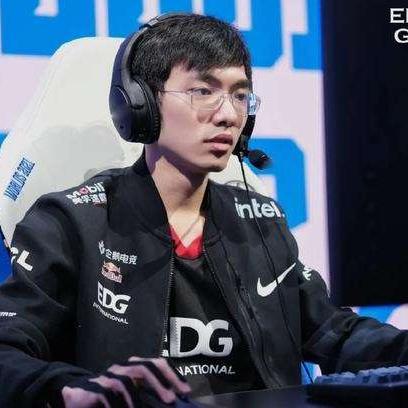 圣枪哥类型上单养成指南，EDG冠军之路的微观操作与宏观意识