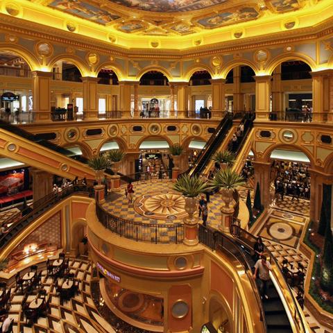 电子游戏吸引力大不如前，博彩与成人内容成强劲对手