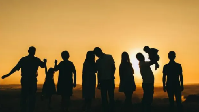 人民日报发声，年轻人热衷搭子疏远亲戚，断亲现象不能简单定义