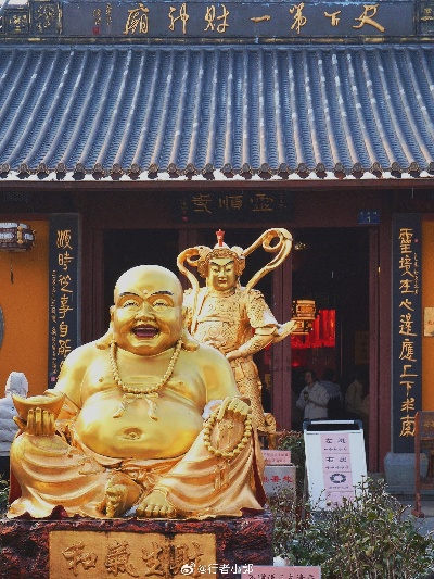 杭州天下第一财神庙出奇招劝返，前面没厕所、烤肠和茶叶蛋！