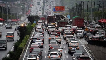 高速已堵！第一批返程人被困，网友，有人早预判了大家的返程计划