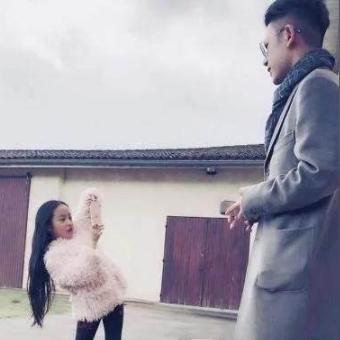 章子怡牵继女背后，明星继母3个破冰心法揭秘