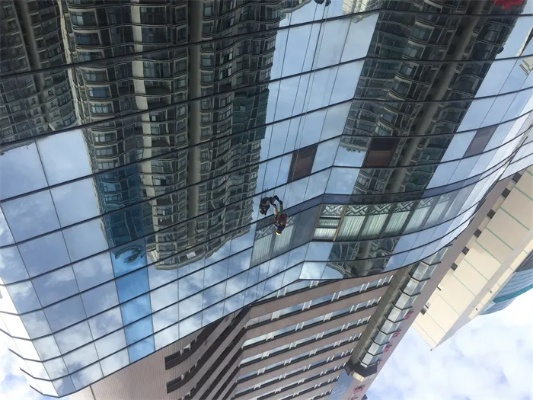 住41层酒店仍被看光？揭秘玻璃幕墙隐私漏洞与7项反制实测