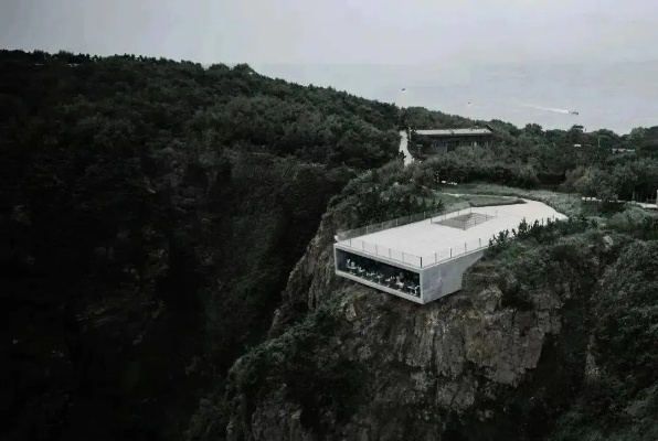 福建398元60米高悬崖咖啡店爆火，网友直呼站那腿肚子都发软