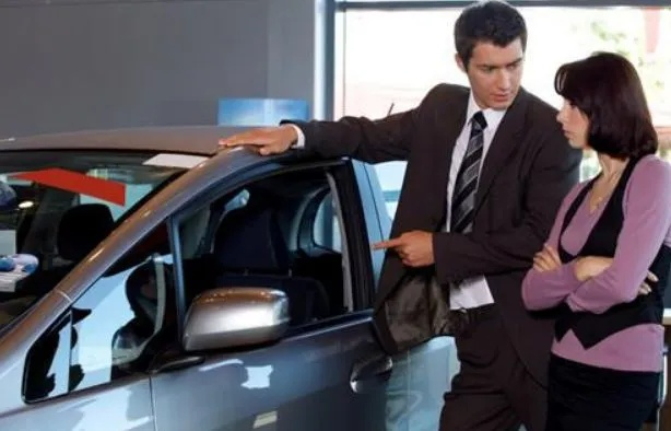 工作多年未买车，男子父母自觉没面子，竟不愿出门见人