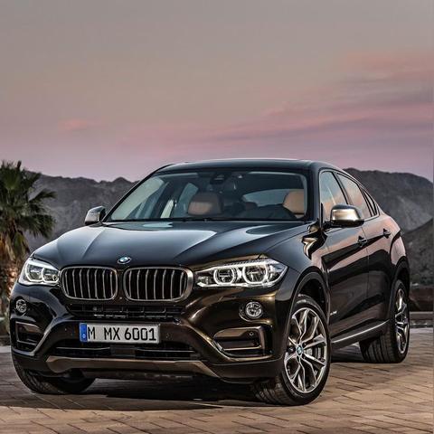 工作多年未买车，男子父母因面子问题不愿出门见人