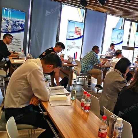 CF太空要塞2025终极攻略，零重力卡点与瞬杀技巧全解析