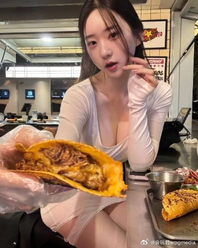 剑星体模申才恩绝美吊带美照，满足你对游戏与颜值的双重期待