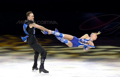 超有趣！冬奥会花滑选手竟以真人快打风格惊艳上演冰上表演