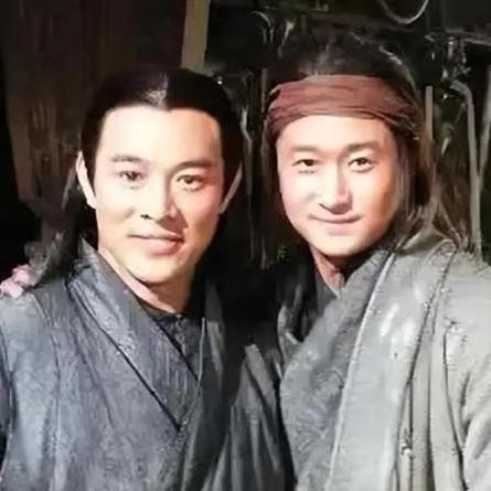 吴京押宝武侠片大获全胜！镖人票房逆跌突破8亿