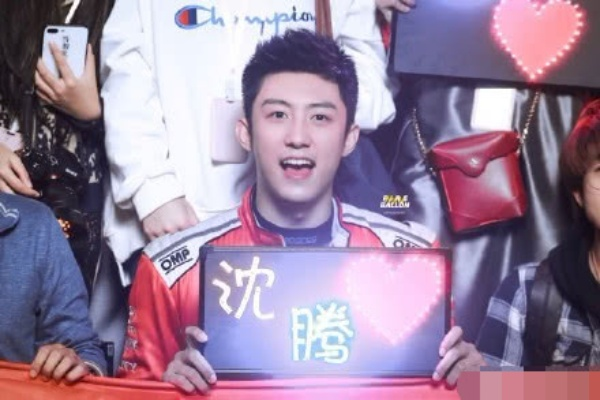 黄景瑜幽默回应，韩寒透露飞驰人生将拍第四部引关注