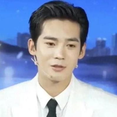 吴京镖人成春节档最大黑马，票房竟连续逆跌！