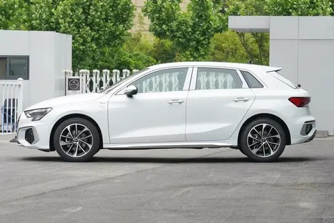 BBA集体降价，仅10万就能拿下飞驰人生同款奥迪A3，太香了！