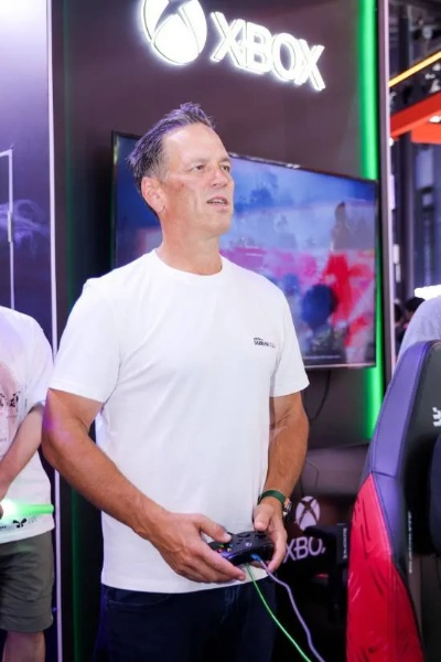 曝光!斯宾塞正式交权现场视频,Xbox新时代大幕开启 曝光!斯宾塞正式交权现场视频,Xbox新时代大幕开启