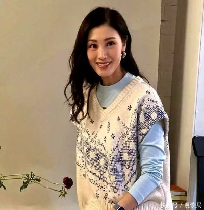 李嘉欣晒合影刷屏背后，豪门摄影美学与明星社交密码2025最新解码