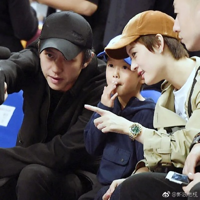 孙俪邓超儿子照片刷屏真相，2025明星育儿实战场景全解码