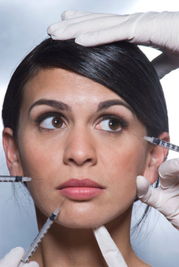 53岁女星隆胸悲剧,填充物破裂渗漏,美好变毁容噩梦! 53岁女星隆胸悲剧,填充物破裂渗漏,美好变毁容噩梦!