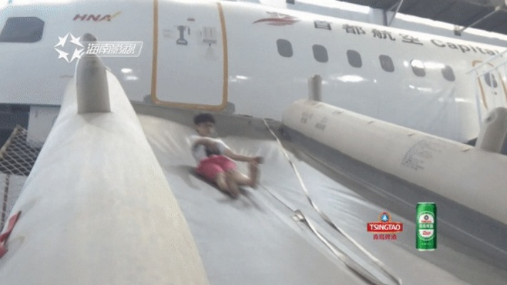 双人合作开飞机解谜，别慌，只是颠簸带你体验爆笑飞行之旅！