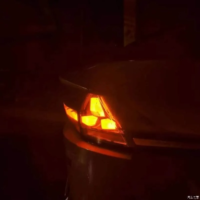 车主实测深蓝可语音关灯，夜间误关致事故引网友热议！