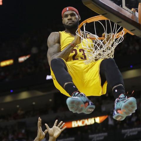 詹姆斯被骂排第一？2025年球迷行为报告揭秘3大核心黑粉类型