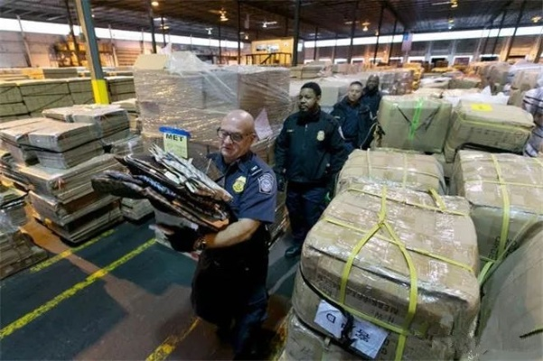 痛心！全球仅50份限量软盘在美国海关遭拆毁，道心就此破碎