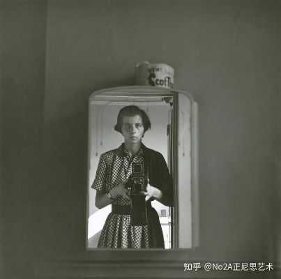 一、安蕾尔照片的三大类型与隐藏创作逻辑