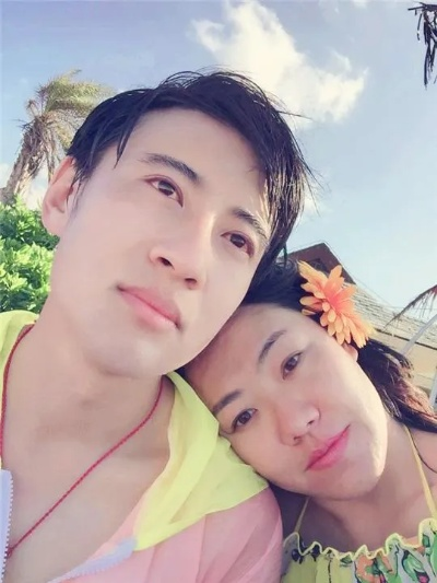 小明剑魔携老婆游三亚，网友直呼，纯爱故事太好嗑！