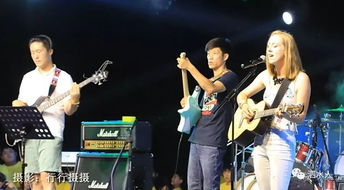 美国流行歌手清凉造型火辣照曝光，引发网络热烈讨论