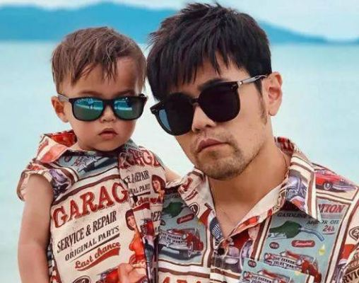 酷似老爸超帅气！周杰伦长子亮相澳网现场，这颜值太能打！