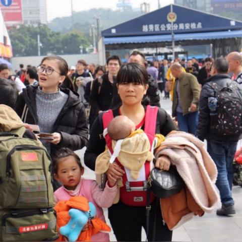 轿车开上广州站站台？官方回应背后，火车站安全管理漏洞与应急机制深度拆解