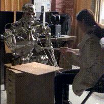 画面曝光！小米机器人为小米汽车安装车标的精彩瞬间来了