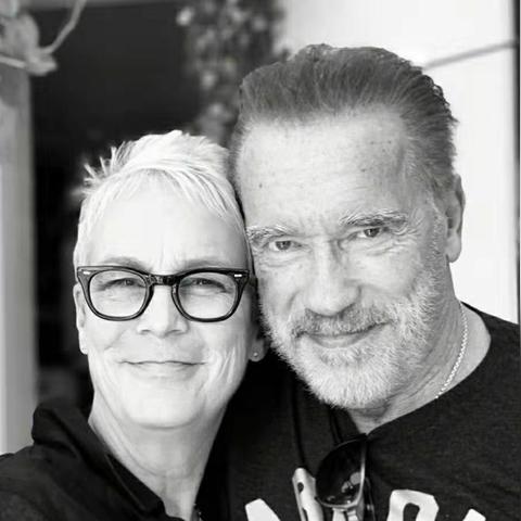 67岁杰米·李·柯蒂斯身穿教女送的蕾丝胸罩 大秀傲人身材 67岁杰米·李·柯蒂斯身穿教女送的蕾丝胸罩 大秀傲人身材