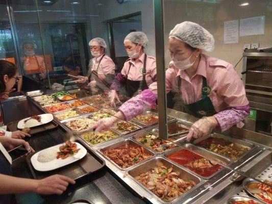 刘强东深夜晒出的加班餐，藏着互联网公司员工福利的3个降维打击策略