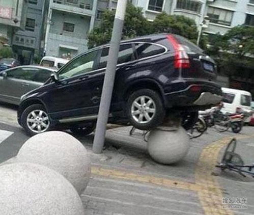 2026年最新车祸现场视频曝光，这3类盲区事故90%司机不知道规避法则