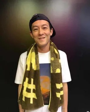 惊！昔日型男陈冠希胡子拉碴，竟这般沧桑为9岁女儿庆生