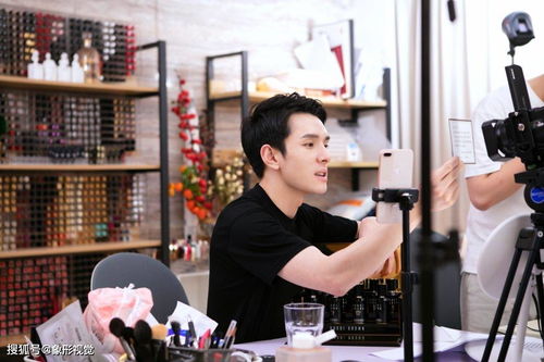 一、薇娅真实长相类型，成熟攻击型颜的精准定位