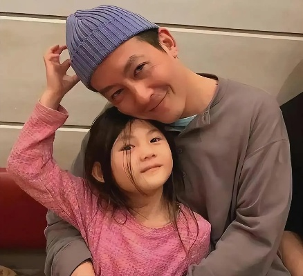陈冠希为女儿庆生现苍老面容，背后真是为孩子付出所致？