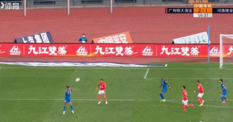 足球皇帝后防坚如磐石，决胜千里之姿惊艳赛场！