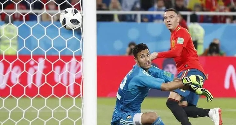 足球皇帝决胜千里，坚如壁垒般镇守后防，稳护赛场胜局！